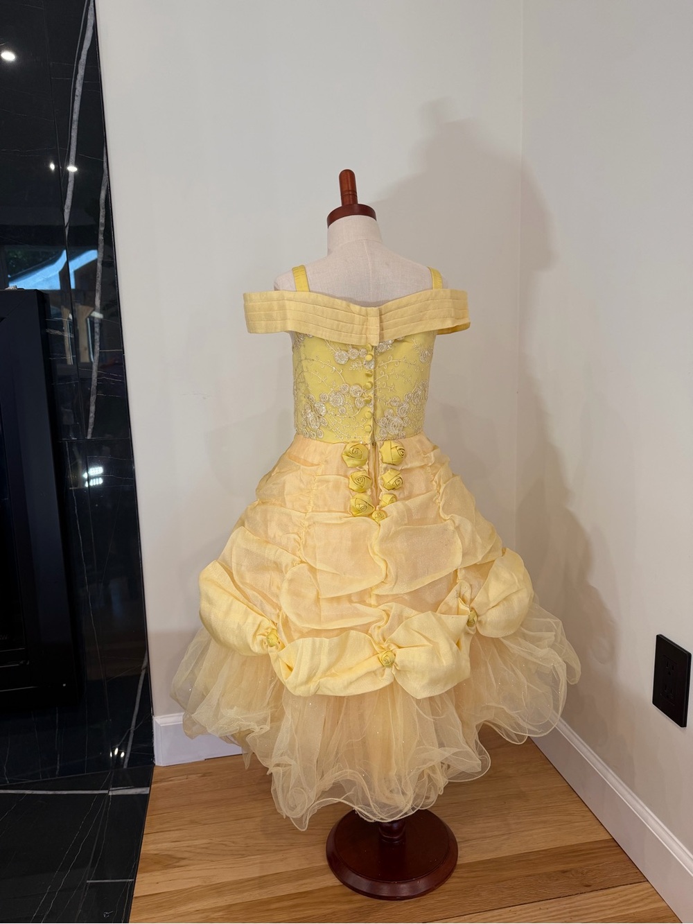 Disney princess signature collection Belle - Picture 4 of 10